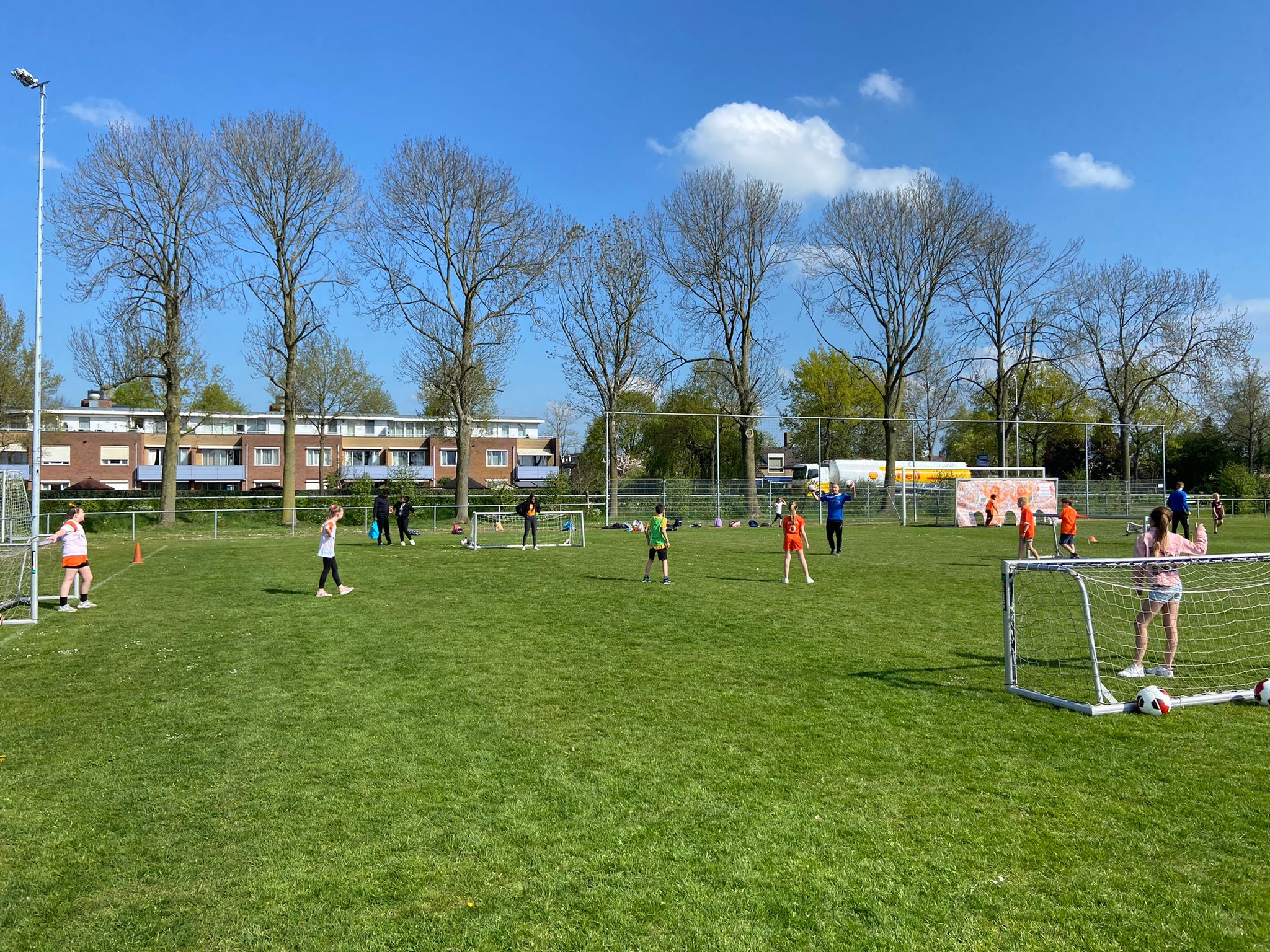 Schrijf je nu in voor voetbalclinic en/of 10-kamp!
